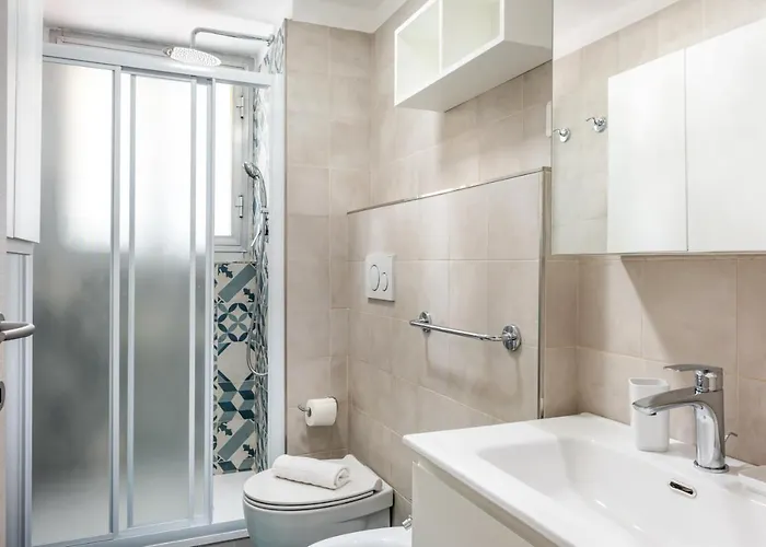 Guesthost - New Apt! 1km From Station 'la Spezia' شقة